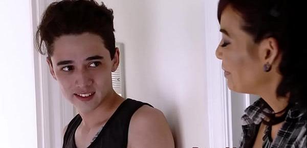  Teen amateur gets facialized